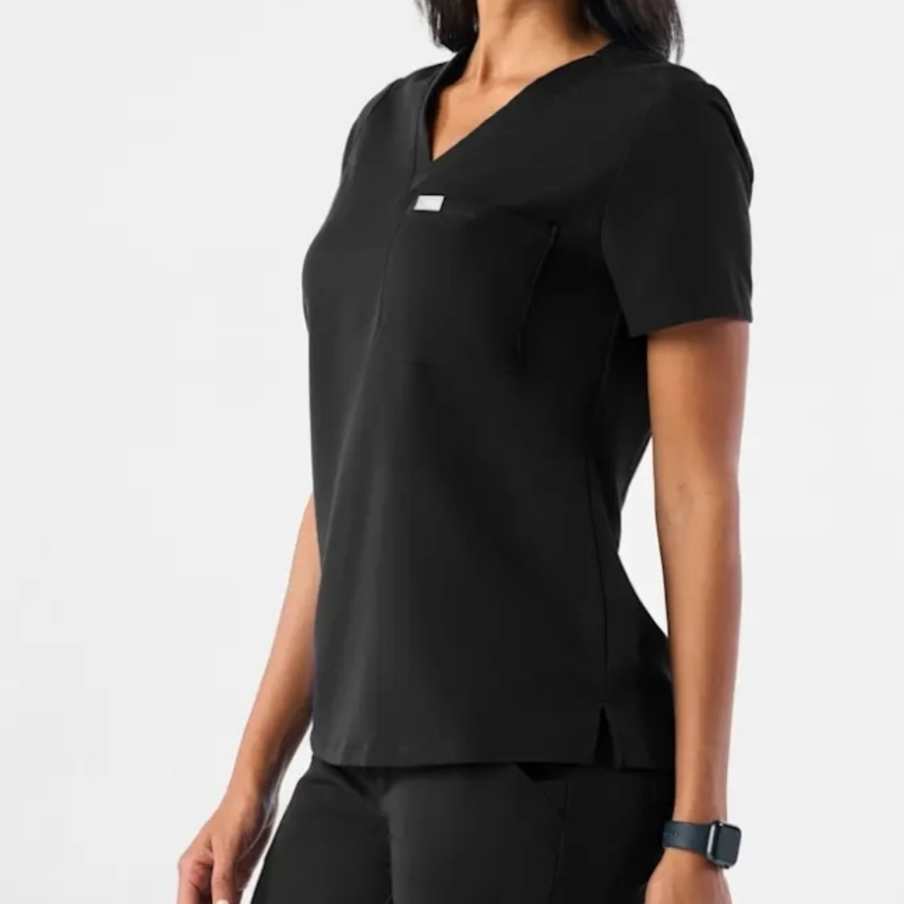 FIGS - Kade Cargo Pants & Caterina 1 Pocket Top